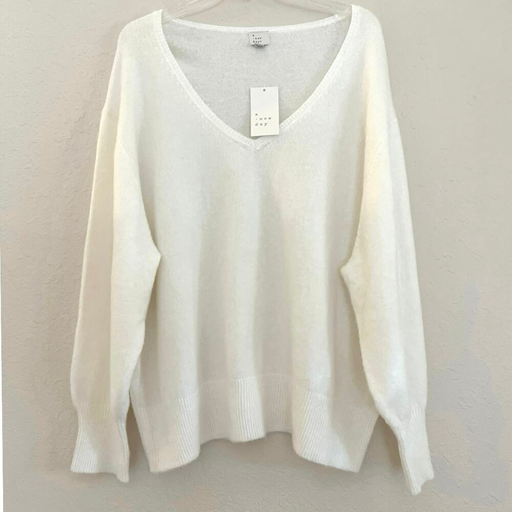 A New Day V-neck Sweater Womens Size 1X Cream Ivory Soft Cozy Work Layer Stretch